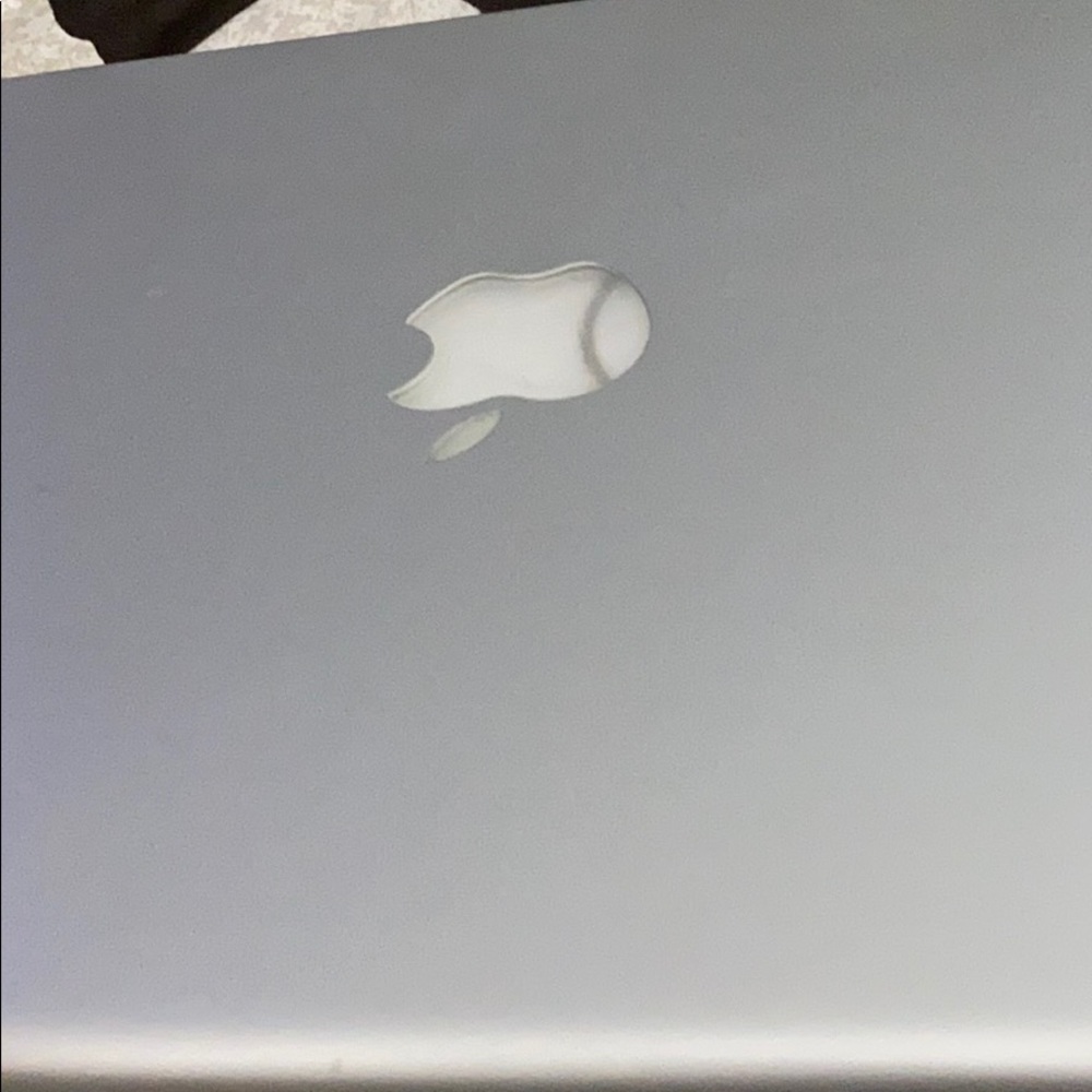 Apple 15 inch MacBook Pro￼